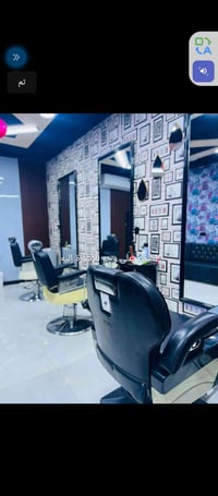 محل حلاقه للبيع كامل من كلشي ٣كراسي وحمام للاستفسار. على هذا الرقم 077...