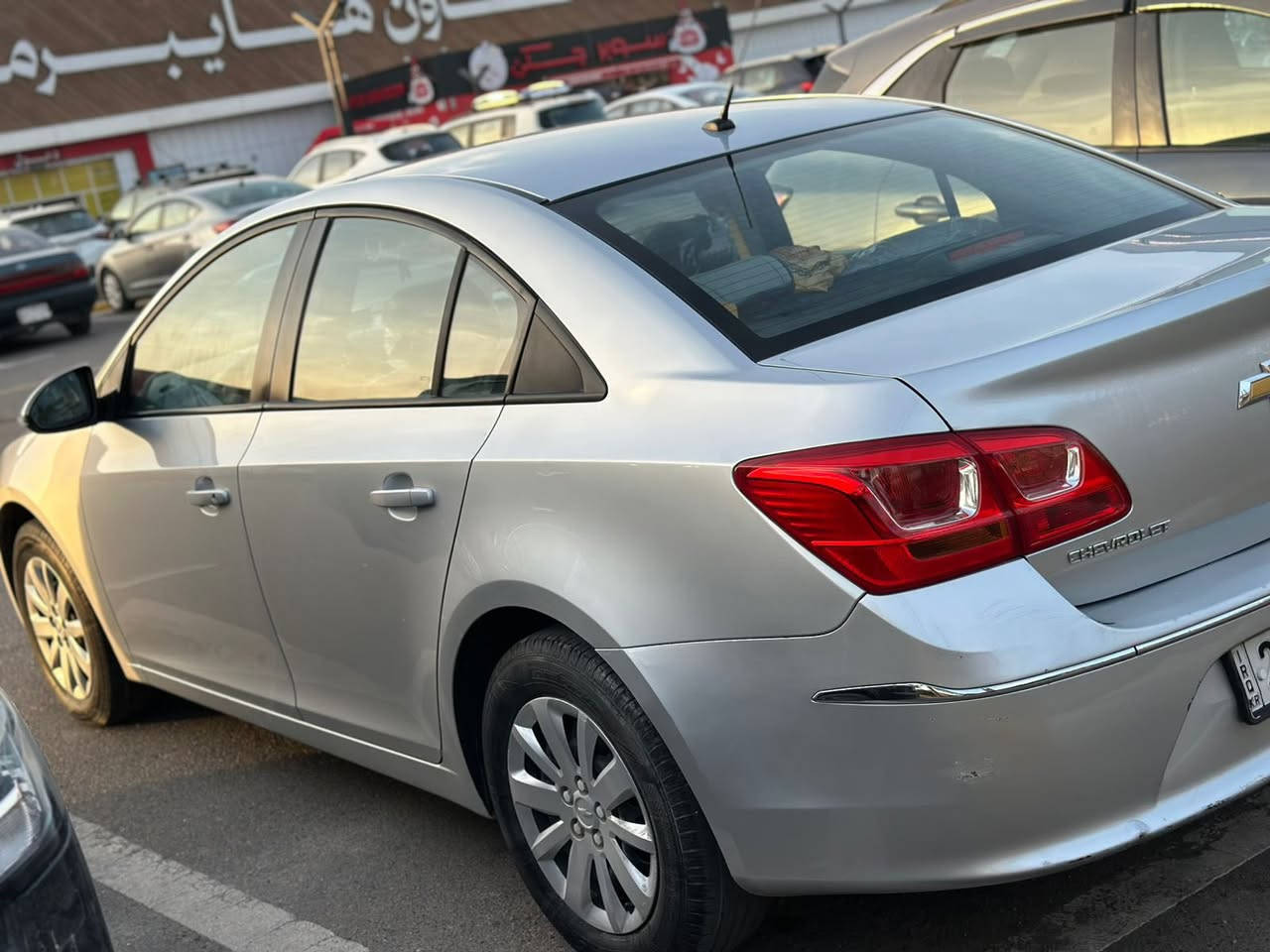 السلام عليكم شوفرليت كروز خليجي 
مديل 17 محرك 1800 المرغوب 
بيها قطعه وحده صبغ فقط الجاملغ الامامي 
تحكم ستيرن 
اشاير بالمري 
تبريدها ثلج 
وعليها ادامه كاملة نوزلات وبلكات ومي راديتر 
مكانها بغداد حي الاعلام 
السعر 90 وبيها مجال هـ/***********
