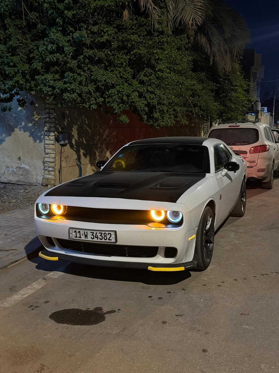 السلام عليكم 
دوچ جالنجر 2016 
مواصفات sxt حادث السياره الجاملغ مصلح ومصبوغ بدون تبديل ولا قطعه تبديل فقط البنيد محدث بدون شاصي بدون ايرباك صدر امامي خلفي جديد تايرات كلهن جدد
رقم بغداد مشروع وطني 
گير مكينه بشرط 
ماشيه 120 مايل
السعر 155 وبيها مجال ***********
