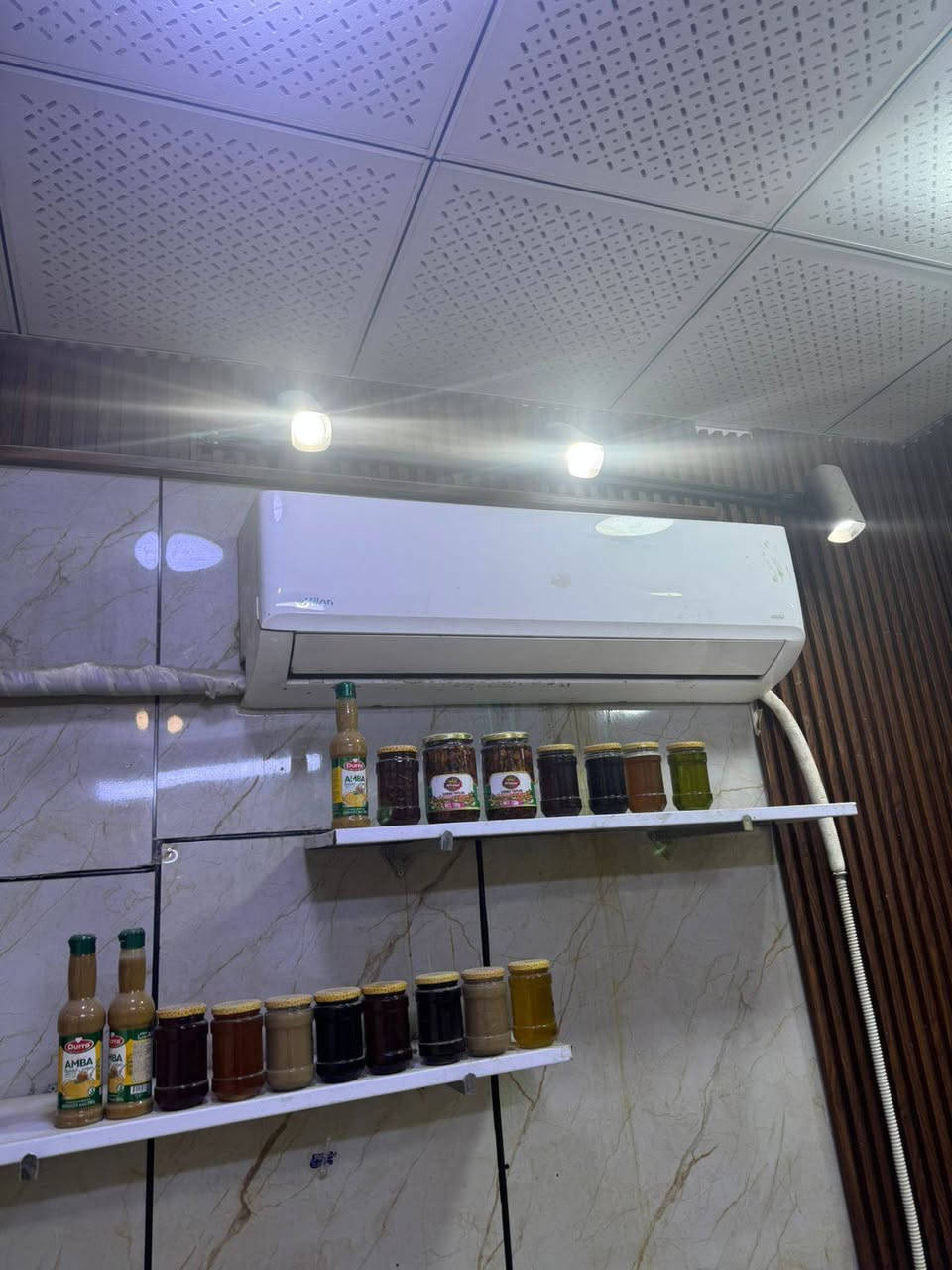 رفوف اغراض نواعم محل طرشي للبيع ***********
