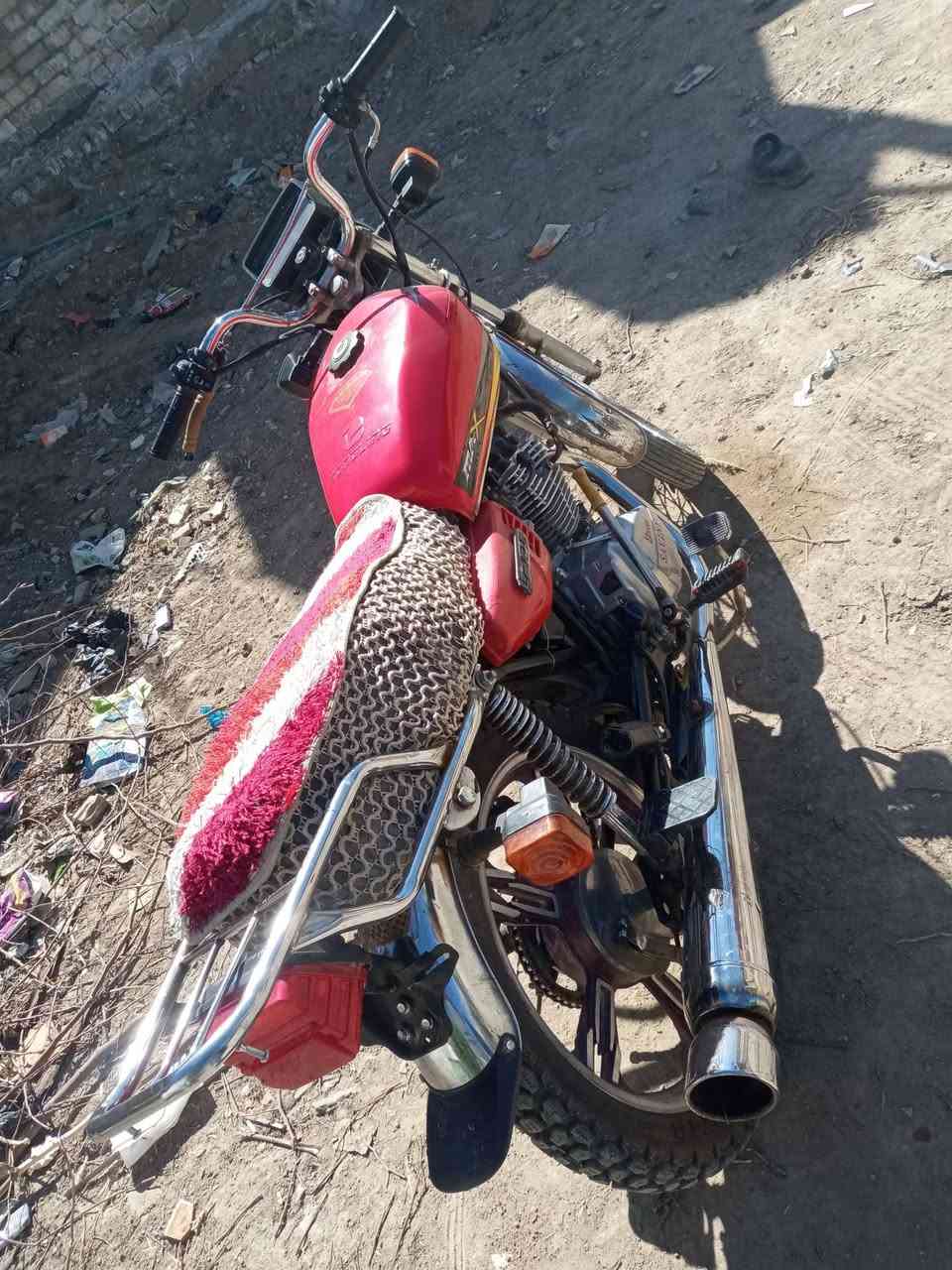 السلام عليكم دراجه سيڤان (كلك)  محرك ٢٠٢١ نضيف اشاير شغالات تاير خلفي جديد سلف تشتغل عوزهه باتري يعني يرادلهه ترتيبات سعرهه ٣٥٠ وبيهه مجال قليل /(***********)
