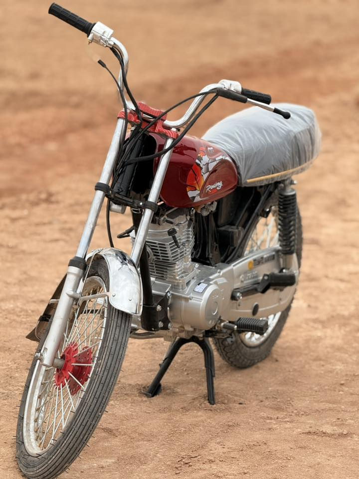 دراجه ناما للبيع رقم اسود راعيهه موجود يعني تكدر تحولهه رقم نكليزي بيوم واحد سنويه موجوده 
دراجه تعمير صار 4 ايام السعر مليون ونص وبيهه مجال 
عنوان البصره رقم ***********
شراي يتصل لحد يراسل بل فيس مارد
