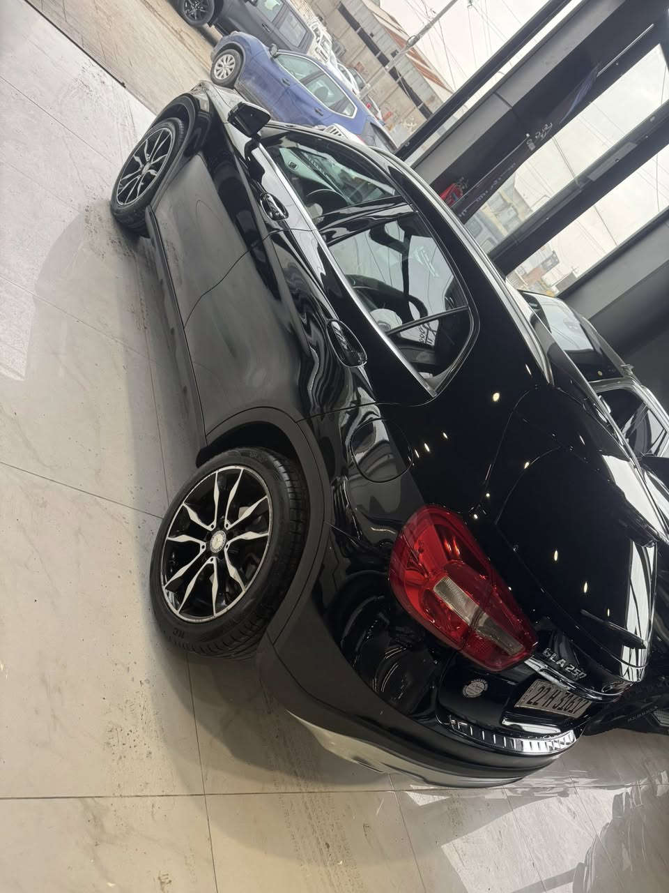 السلام عليكم اخوان
من رخصة أعضاء الكروب المحترمين 

مارسدس ٢٠١٧ فول مواصفات 

مواصفات GLA 250

فول حاث السياره 

جاملغ مبدل بلادي وشبر بونت

إرباك بس ستيرن وراجع 

بدون دواخل حادث جانبي 

مو بجم

كير ومحرك بشرط

السعر ١٥٨ ورقه

لاستفسار 

***********

***********

العنوان أربيل عنكاوه
