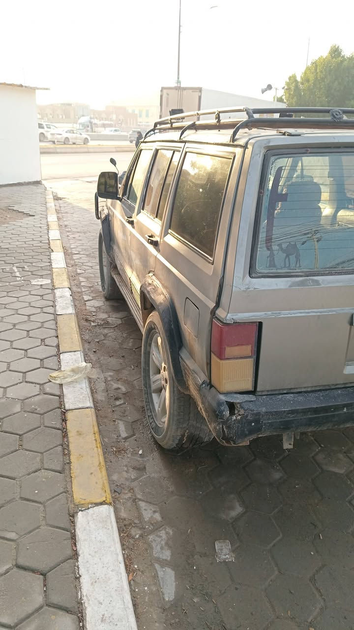 سلام عليكم بيع سياره جيب مديلا ٩٢ بيه كيرومكينه بطه ثنين ونص مكان سياره بل لنجف كهربايت كله شغله عوزه شويه ترتيب  بيع هل موجود وجهك ويه رعيه ابوسنويه سعره ٢٥ وبيه مجال ***********
