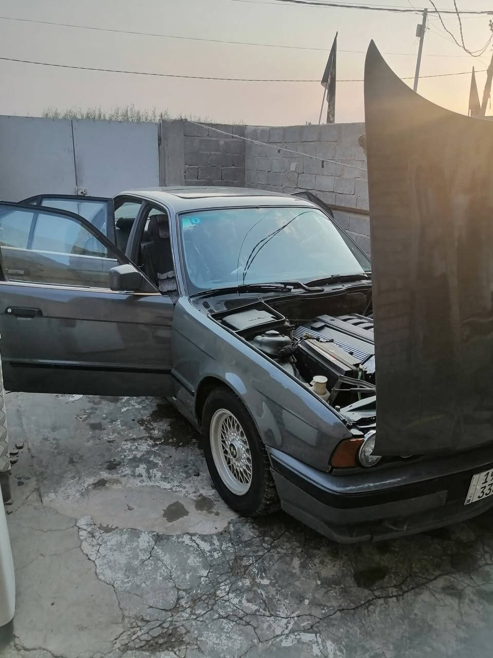 سلام عليكم بي ام 525 مسكر تك فانوس السيارة رقم كربلاء انكليزي بأسمي للـ2029 حدادية جديدة
السيارة بيه كور 
دواخله نظيفه عوزه بس بطانه باب خلفي 
كهربائيات كلها شغالة  جام كهرباء كشن كهرباء تبريد شغال شرط ثلج
 عوزه بس گور السعر 42وبيها مجال
مكان الكوت غير متواجد عالفيس
للاستفسار اتصال
 ***********
***********
