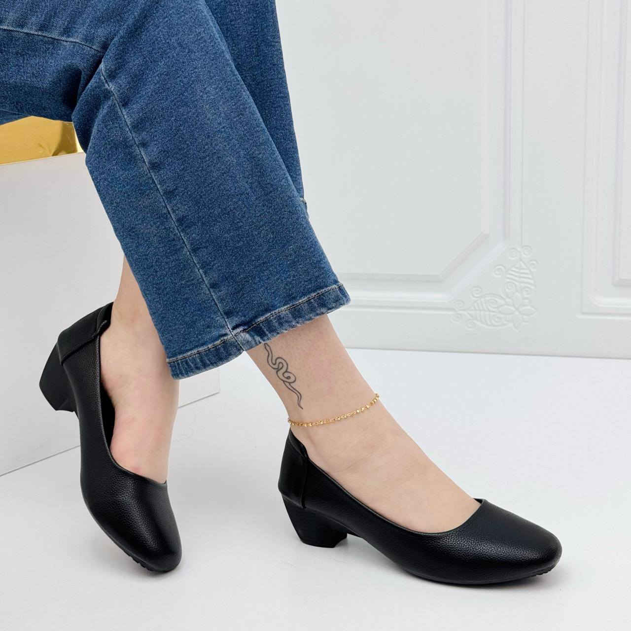 يسعد مسائكم بالخير زبائنا الكرام 
كل ماهو جديد ومميز تجدونه لدى احذيه وحقائب علاء 
حذاء كعب مفصول ارتفاع ٣ سم بشرط جلد طبيعي وزن الريشه خفيف جدااااا وطبي وبشرط ماركات عالمية قياسات خاصه ٣٩ ٤٠ ٤١ ٤٢ ٤٣
موديلين بالمنشور الألوان والاشكال في الصور 
للحجز مراسله البيج او واتساب ***********
توجد خدمه توصيل داخل القضاء وجميع محافظات العراق
