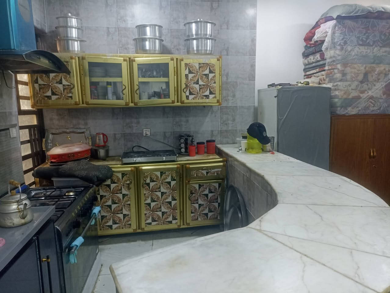 السلام عليكم اخوان بيت مساحه ١٠٠ متر بناء جديد غرفه وصاله عله مطبخ واستقبال وصحيات  داخليه وخارجيه مجاري تبليط مدارس مستوصفات كلشي متوفر قريب ع الشارع الشراي يتصل مكانه حي لامين سند ٢٥ للاتصال ‏‪0781 708 9119‬‏
