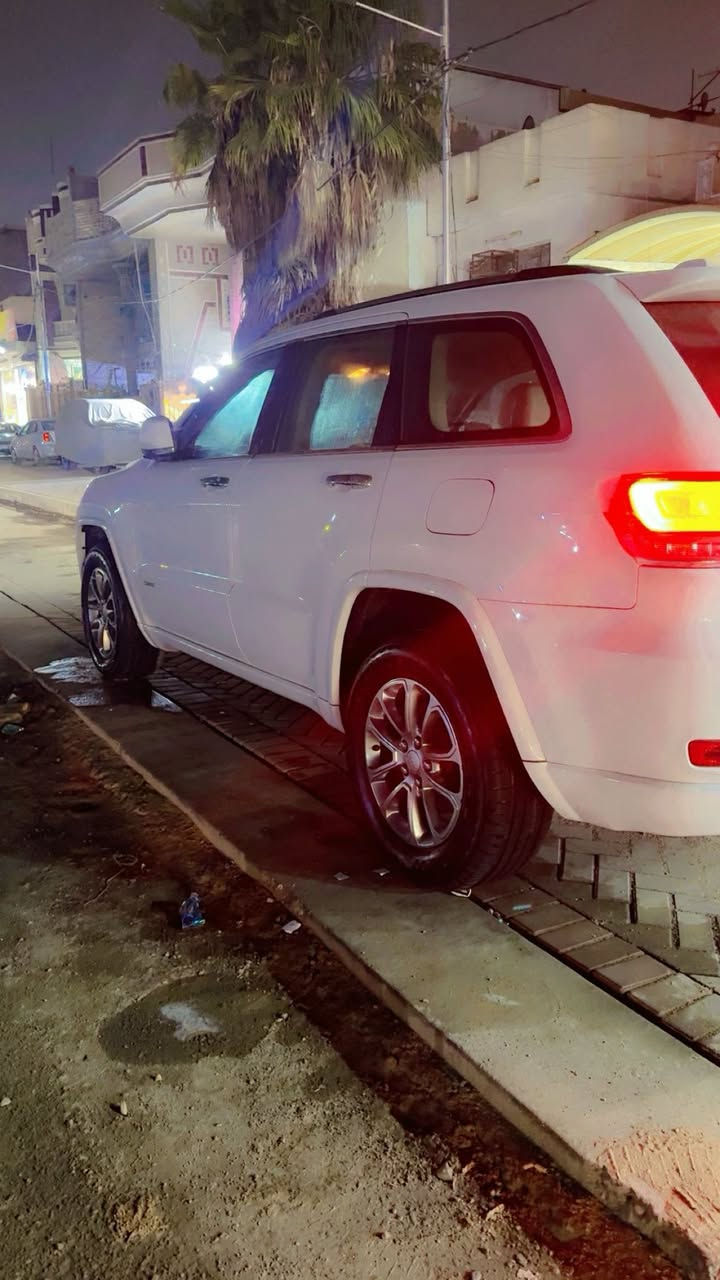 جيب 14 خليجيه فول مواصفات ماشيه 70الف السعر 235مكان السياره بغداد ***********بيهه مجال السياره بيهه صبغ بل باب السايق ولوراه على كد شبرين
