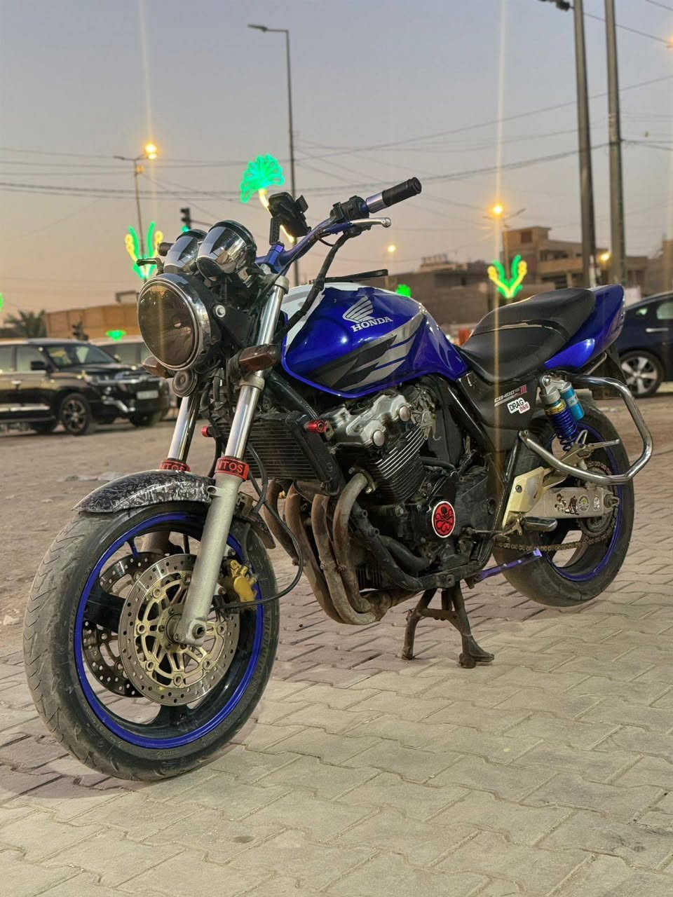 دراجه CB400 جيل الثاني تعليمي
دراجه أوراق اصولي  
دراجه مكينه مفتوحه مره وحده يم ابو رقيه وميحتاج اسولف عن ابو رقيه معروف شنو شغله 
دراجه مديل 2006 
اكزوز رياضي 
بك فاير بيها 
دراجه بيها انطلاقيه كلش حلوه 
1.2.3 بطناش 
تعال افحص اطلع بيها تراي وين ما اعجبك جيك وقتنع 
السعر 1500  وبيها مجال لطيبين
دراجه بيها نواقص بسيطه 
ابيع ع هذا موجود 
مكاني كربلاء 
يم ملعب كربلا جديد 
رقم تلفون ***********
