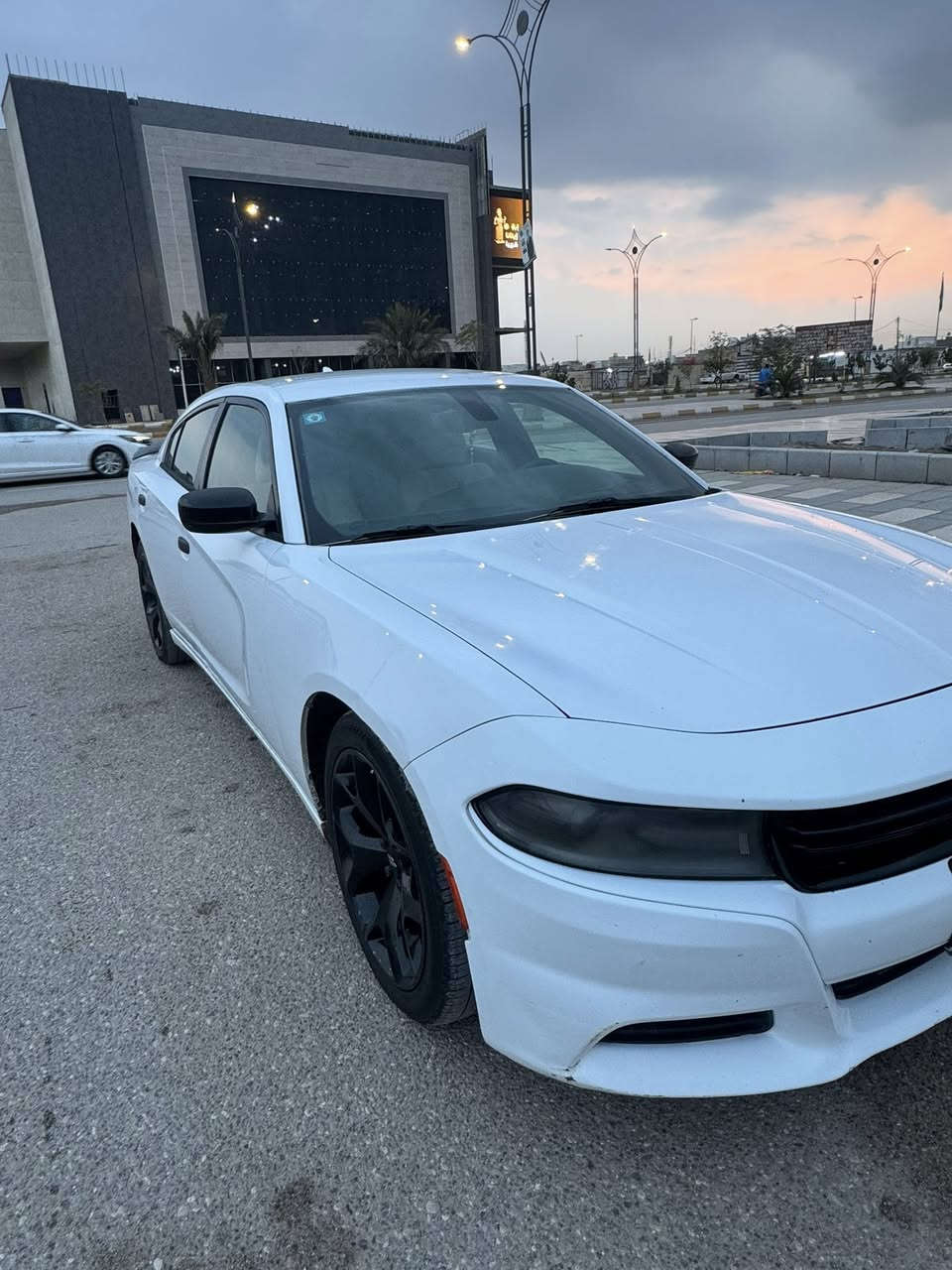 جارجر. مديل 2016 أصل رقم ذي قار
SXT شاشه كبيره 
جاهزه من كلشي حداديه جديده 
مكاني الناصريه سعرها 190 
بدون حادث 
فقط شخط بسيط بالجاملغ الخلفي ومصلح جداً بسيط 
***********
