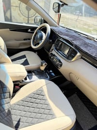 للبيع سورنتو 2018 كوري محرك 6 سلندر مامفتوح   صندوك كهربائي  7راكب  ما...