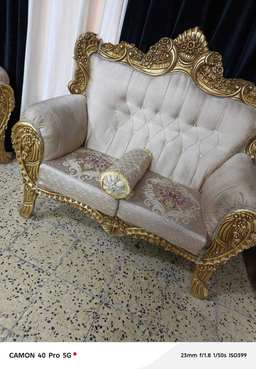 يتوفر غراض للبيع
تخم  ملكي 10 مقاعد
ميز طعام يتكبر ويصغر مع اربع كراسي 
كنتور 2 باب مع ملحق 
كنتور كبير 5 ابواب مع ملحقين 
بوفيه جديدة ما مستعملة 
للتواصل واتساب 
***********
