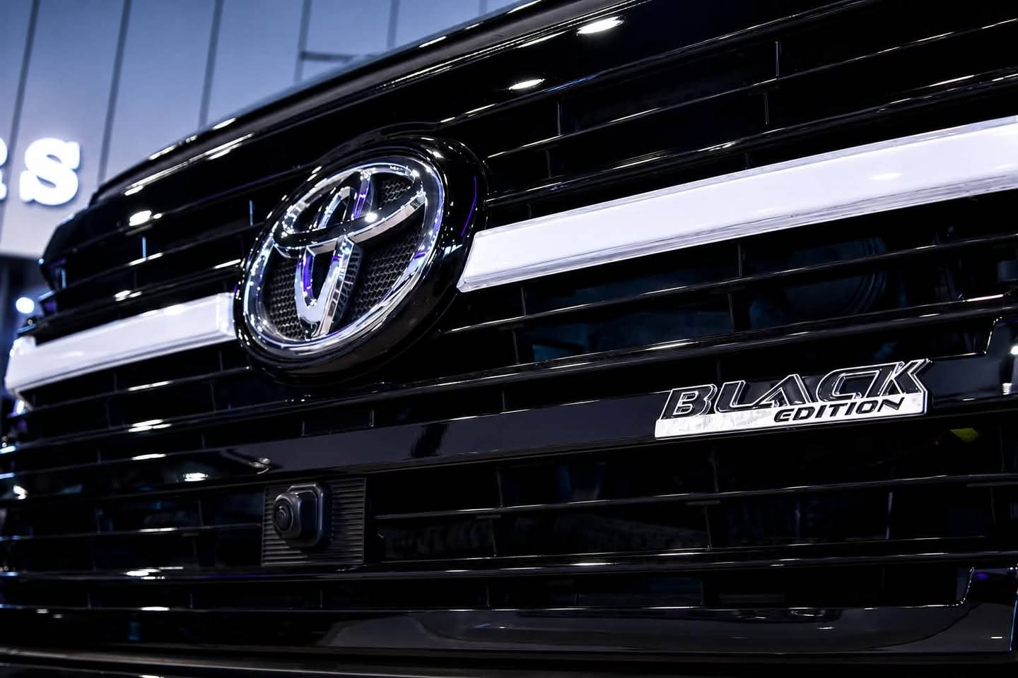 Toyota Land Cruiser Black Edition GXR
مۆدێل ٢٠٢٤

* واردی خەلیج
* ماوەی ڕۆیشتن: ١٠,٠٠٠ کم
* Clean Title، بێ بۆیاغ
* کامل PPF کراوە (پاراستنی تەواوی بۆدی)
* Black Edition
* ٣ شاشە (شاشەی سەرەکی + دوو شاشەی دواوە)
* کوشنی چەرمی سور و ڕەش
* سیستەمی 4WD
* شاشەی تاچی گەورە
* کامێرای 360°
* سنسووری پێش و دوا
* کروز کۆنترۆڵ
* دەرگای Smart Entry و Start/Stop
* شاشەی پانۆراما

نرخ: 83,500 $

ژمارەی مۆبایل:
+964 750 391 7575

⸻

بالعربية

Toyota Land Cruiser Black Edition GXR
موديل 2024

* وارد الخليج
* الممشى: 10,000 كم
* Clean Title بدون صبغ
* حماية PPF كاملة للهيكل
* فئة Black Edition
* 3 شاشات (الشاشة الرئيسية + شاشتان خلفيتان)
* مقاعد جلد أحمر وأسود
* نظام دفع رباعي 4WD
* شاشة لمس كبيرة
* كاميرا 360°
* حساسات أمامية وخلفية
* مثبت سرعة
* دخول ذكي وتشغيل بالبصمة
* فتحة سقف بانورامية

السعر: 83,500 دولار

للاستفسار:

+964 750 391 7575

Location/ 
BALEN CARS
https://maps.app.goo.gl/prz5bVL7eHQKwQHu9?g_st=ic

NEXO AUTO
Buy • Sell • Advertise
Premium Car Marketplace

#toyota #landcruiser #LuxuryCars #Erbil #japan #sulaimanyah #iraq #baghdad #basrah #najaf #karbala #karkuk #duhok #zakho #kurdistan #dubai


**إذا كنت صاحب هذا الإعلان وتريد حذفه لأي سبب، رجاءا أرسل رسالة إلى الدعم الفني**