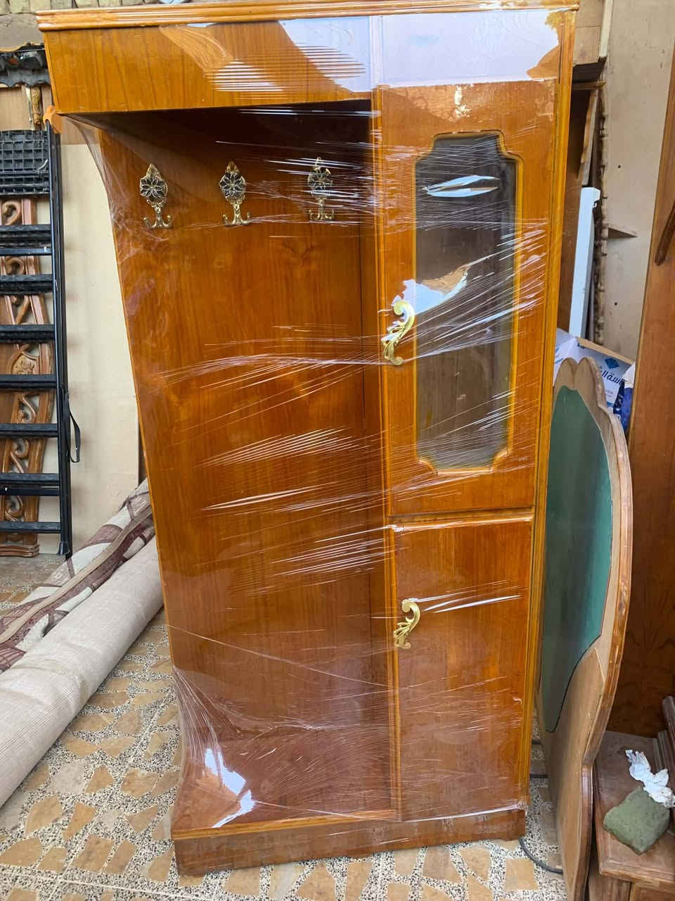 غرفه أم خمسة مستخدمه
للبيع سعر 550 
العنوان العزه القديمة 
***********
