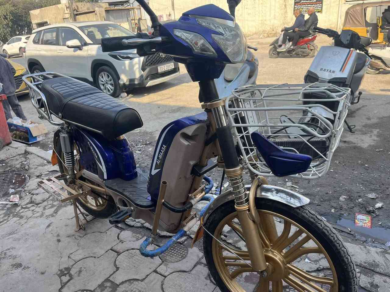 للبيع. سعرها 400 وبي مجال  شي قليل   مكاني باب معضم. ***********
