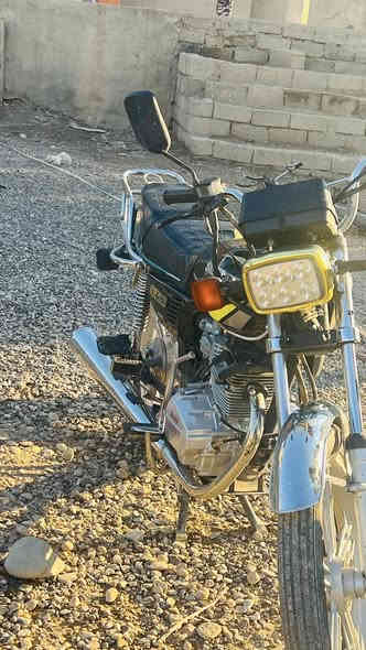 السلام عليكم موطور سافان مامفتوح برقي 
للبيع السعر 450 وبي مجال الرقم ‭0771 976 1037‬
