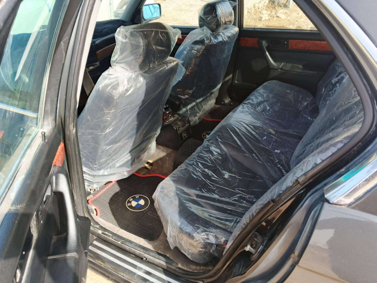 بي ام 735 اصل 
موديل 92 رقم بغداد دولي 🎖️
بااسمي گير ومكينة مكفولات 
حدادية جديدة تخم تاير جديد ✨
ويل شمسي🌞 دبل ارباك 
مكفولة من ضربة والخياس 
مصبوغه جماليه جديد✨
كهربائيات ع وضع شركة ....
السعر/ 52
عنوان بابل الاسكندرية✏️ ***********
