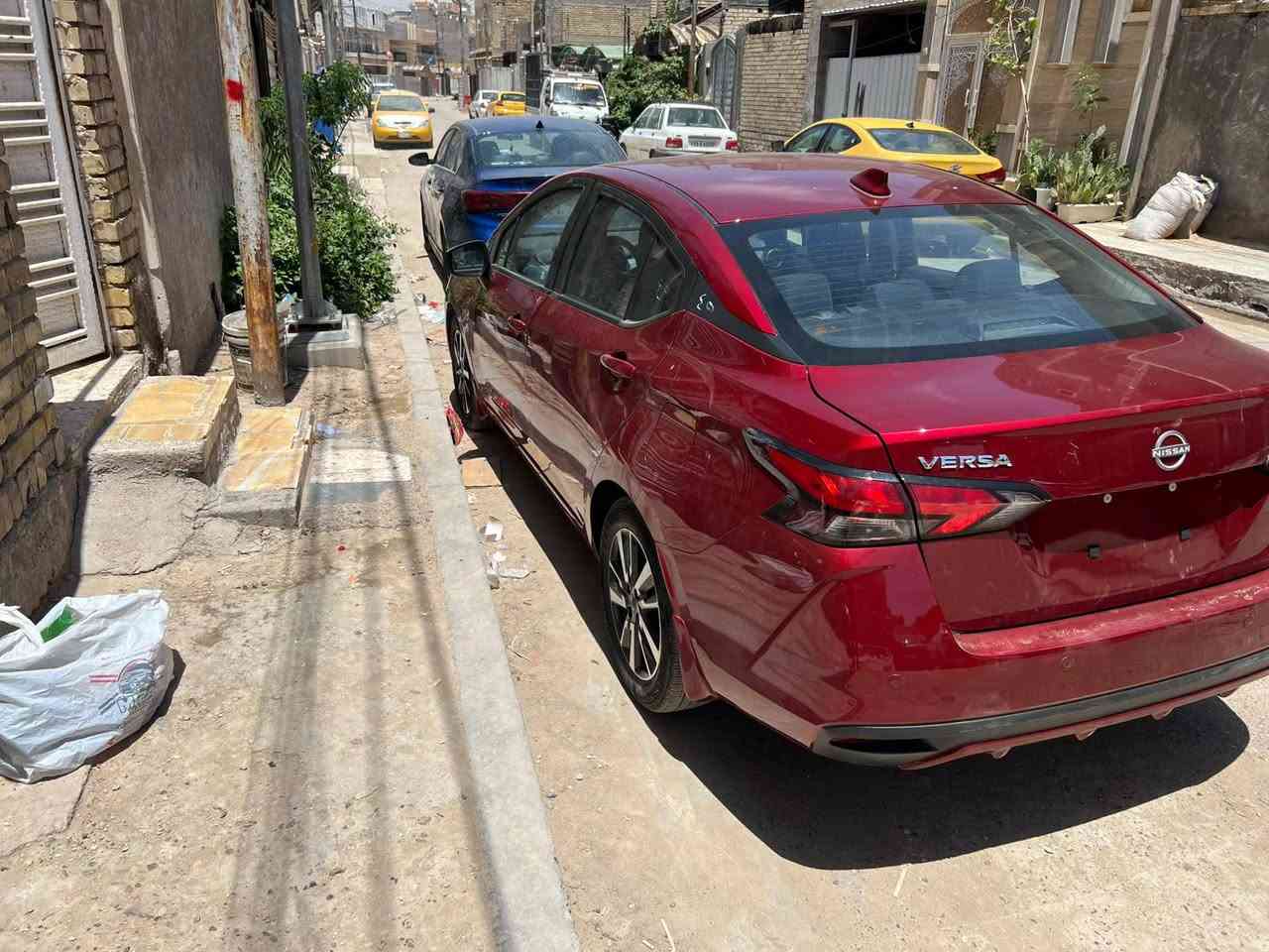 نيسان فيرسا موديل2025  فول مواصفات لون مميز
ماشية 10 الف ميل
فقط بنيد صبغ بدون دواخل وبدون شاصي
الجاملغ الأيمن مصبوغ 
فقط ايرباك الاستيرن طاك 
حتى الراديتر بلادي
مواصفات فول
كاميرا وشاشة كاربلي بلادي
وحساس خلفي بلادي 
داخل الكشنات لونين مميز مع الدشبول
دشبول ألكتروني
رادار امامي ورادار خلفي ورادار جانبي بلادي
تحديد المسار 
تحكم استيرن وتحديد سرعة
تباطئ ذاتي عند تحديد السرعة
بصمة تشغيل
شحن موبايل وايرليس
المكان بغداد الشعب
السعر105وبيها مجال قليل
واتس آب ***********
