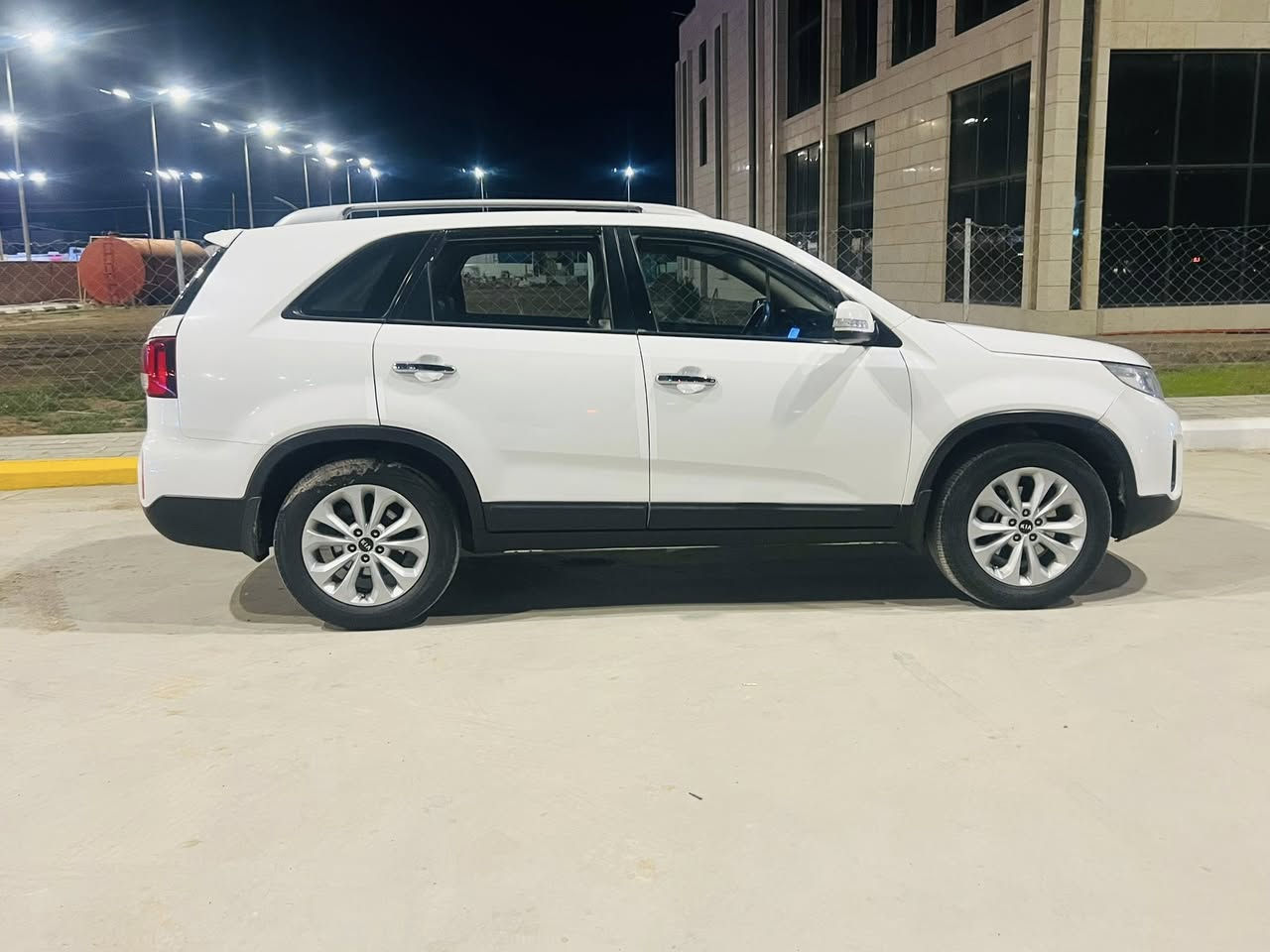 سورنتو 2013 خليجي مكفواله من الصبغ بس بارد قليل رقم واسط سويج مكينه مكفواله مكيه 4 سلندر ماشيه 270  السعر اتصال موبايل *********** مكان السياره واسط كوت
