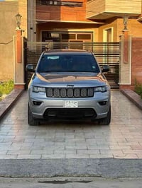 مر خصة الادمن المحترم  جيب جراند شيروكي بلاك توب موديل 20 رقم بغداد ال...