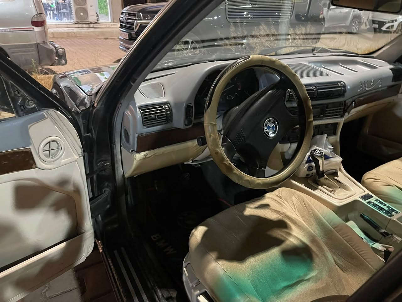 سلام عليكم للبيع بي إم 735 رقم ديالى تحويل ثاني يوم سياره حلوه جاهزه مابيه اي نقص مديل 1994 مكينه وكير بلاد كله بلاد  لاضربه لا طخه لا خياس تخم تايرات جديد صدر امامي خلفي جديد مصبوغ عام للجماليه فقط صفاحيات موس السعر 38 بي مجال للطيبين العنوان ديالى خانقين ***********
