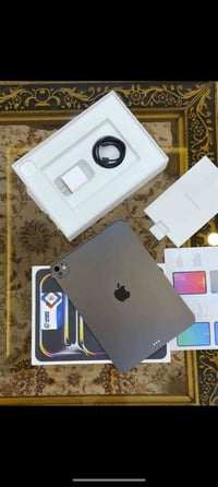 ايباد ١١ برو M5  بطاريه ١٠٠ مستخدم شهر  سعره مليون و ٣٠٠ مكاني بغداد ت...
