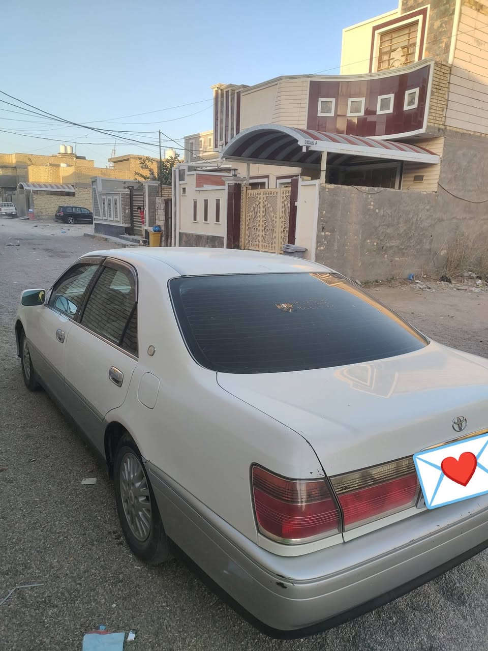 ملكة
ادوات كصة فقط قمارة 
مواصفات عادية دكمة وحدة 
بيها لوحات و سنوية شمالي 
مكانها ناصرية مركز 

***********
