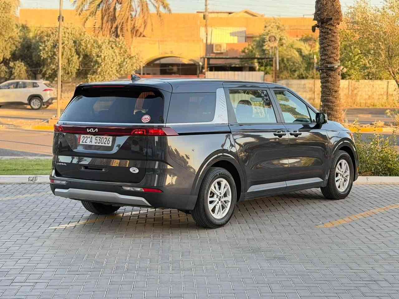 Kia Carnival Lx 2024 Gray 3.5L
للبيع 

كيا كرنفال وارد امريكي موديل 2024

حادثه جاملغ حافه الباب بجم كبس بلادي 

شواصي لغود مكفولة بدون ايرباك جميع الايرباكات سليمة

سعر 245 ورقة 

***********

بصمة تشغيل وابواب بصمة وتشغيل عن بعد 

حجم محرك 3500

شاشة وكامرة دواره

رادار نقطة عمياء تحديد مسار توقف ذاتي 

كشن كهرباء كشنات جلد 7 راكب

ابواب خلفية كهربائية 

هاند بريك بصمة 

لايت زينون عالي ناصي

اشاير بالمري 

ثلاث قطع تبريد تحكم مركزي 

رقم اربيل اجرة دخول جديد وترقيم جديد 

مكان السيارة بغداد الكرخ قرب شارع مطار بغداد الدولي. ***********
