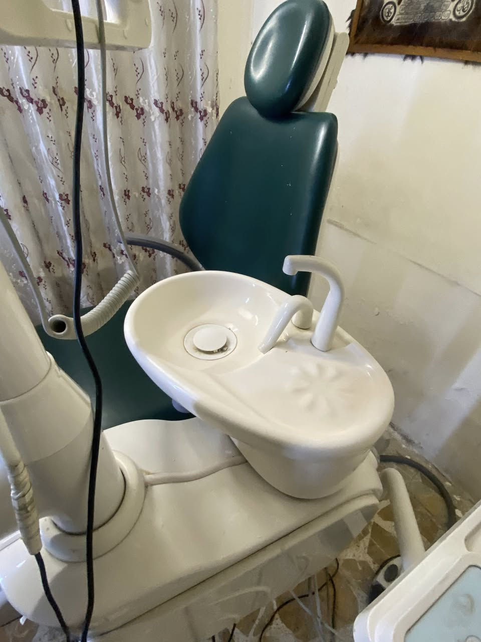 ‎السلام عليكم
‎جير نظيف جداً جديد 
‎كومبريسر طبي مغلون 
‎ شاشه+ كامرة داخليةinternal camera  تحكم لمس ((touch))
‎كمبرسر 50 L
‎اوتوكليف كلاس B ( لنچن )مستعمل شهر تقريباً
‎اشعه عامودية 
‎ثلاجه 
‎اندو موتر
‎ابكس لوكيتر
‎اندو كتر
‎كاونتر 
‎ادوات قلع كامله
‎ادوات حشوات كامله
‎مواد حشوات جذر + حشوات اعتيادية
‎سكر خارجي جراحي الحجم الكبير
‎السعر ٦ مليون ونص
 ((( ٦,٥٠٠  )))
‎بغداد الغزاليه
***********
