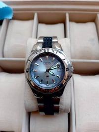 بسم الله الرحمن الرحيم  تحيه طيبه للجميع ♥️  للبيع ساعه فوسيل  مكينه ي...