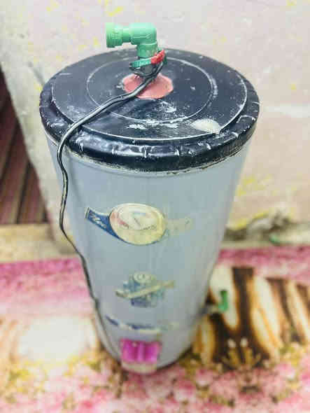 السخان للبيع نضيف وشغال كامل ✅
ضمان يومين للتجربه اي خلل يرجع✅ 
السعر مناسب للتواصل خاص 
او اتصل علئ الرقم 
***********
