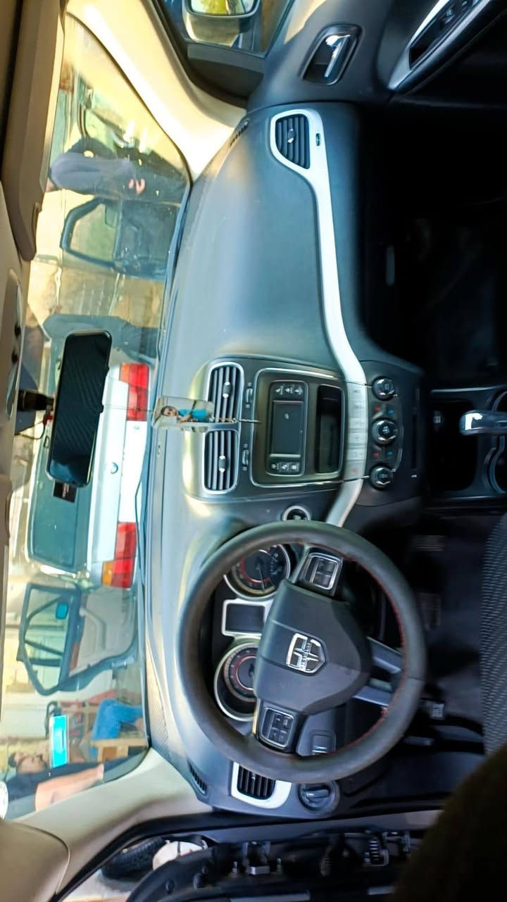 السلام عليكم
سيارة دوج جورني 
موديل/2018
ماشية/170الف
سيارة شرط صدر گير محرك  مكفول بيها 3قطع بارد مامصلحات 
السعر 120 /الهاتف/***********
