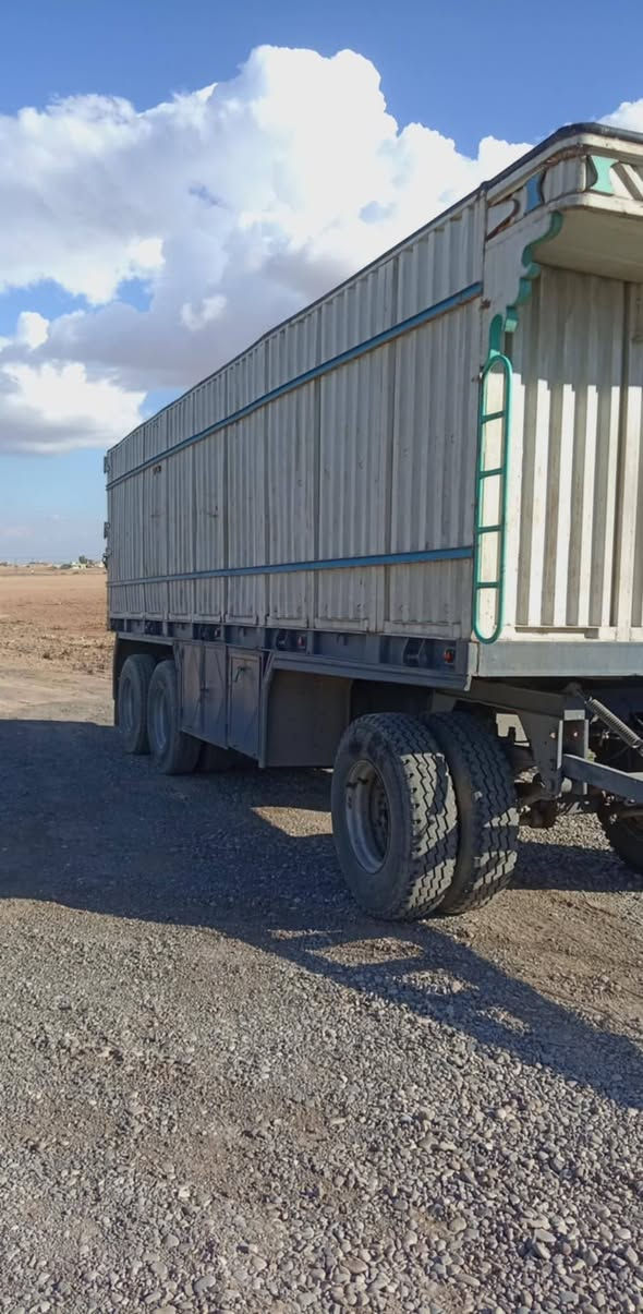 مقطوره للبيع تخم تاير دناكير سكانيه الطول 8 متر الارتفاع 190 جادر جديد السعر 100 للستفسار ***********
