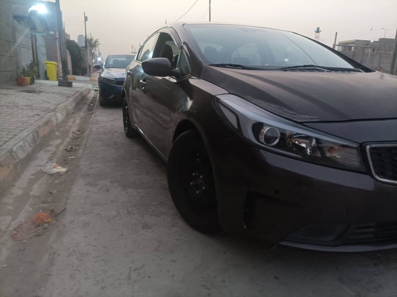 السلام عليكم فورتي موديل 2017 حادثها جاملغ و بنيد مكينه الفين دوش كير مكينه كفاله ماشيه ميه مكان السياره واسط صويره السعر 118 وبيها مجال/***********
