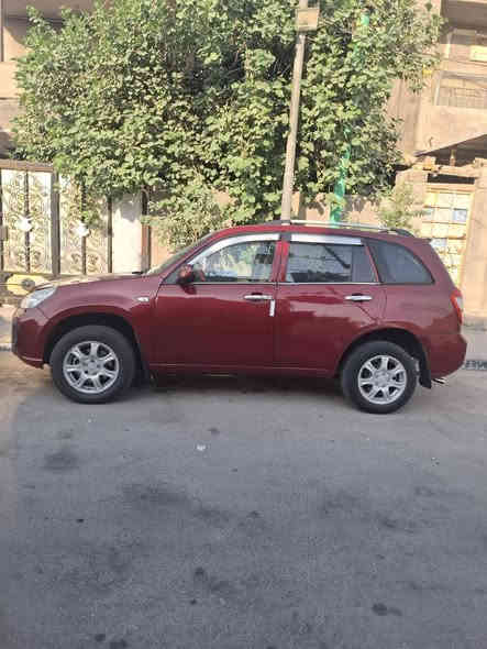 شيري تيكو مديل 2013 لون ماروني سنوية 2030 باسمي رقم بصرة حديث.
السيارة مصبوغة صبغ عام ومعمرة .
السايرة كل شيء يشتغل بيها تحكم ستيرن دفئة مقاعد شاشة سماعات.
المحرك والكير بلاد بس مصلحات يعني مفتوحات بس السيارة ما ناقصها شيء من العزم بيها انطلاقية وثابته.
بيها مشكلة بدبة البرشر الضغط الخاص بالبريك في هذه الشيء ياثر على شوي على استقرار المكينة بس مو ذاك التاثير الجبير .
السيارة نظيفة من برة ومن جوه لان مفتوحة الغرفة مالتها ومغسولة.
بيها تكحيلات بالجاملغ الخلفي والباب خلف السايق والدعامية طرف منها يحتاج بوليش حتى يتساوى اللون وي لون السيارة .
زوج تايرات جديد.
السايرة طالعة محافظات ماشية فوك 234,000km
سعر السيارة 51 وبيها مجال قليل للشراي 
للتواصل .
***********
موقعي البصرة قضاء الزبير
