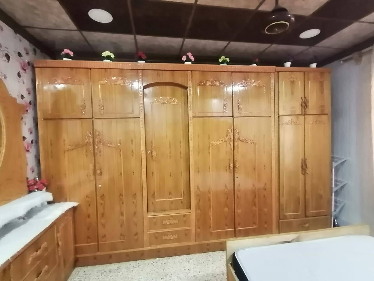 للبيع غرفه جديده لوك 
نظافتها 100/100
سعر مليون، 150
 اي استفسار اتصل عل رقم
***********
وبي واتساب

