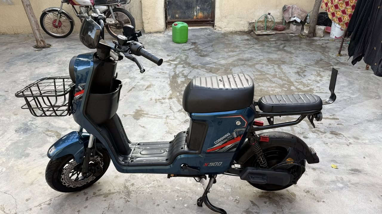 دراجة كهربائية CONSHING X900 مستعملة (الحجم الكبير)
الدراجة نظيفة (تحتاج فقط بطاريات جديدة لان بطارياتها تعبانة)
تشيل 5 بطاريات 
تشغيل بصمات + سويچ
سرعتها تصل إلى 60-65 km
4 نمرات
بلوتوث شغال + سماعة داخلية 

#السعر 400 ألف و بيها مجال جدًا قليل .
التواصل واتساب | ***********
