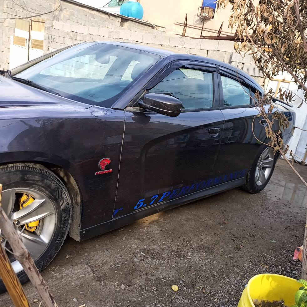 السلام عليكم جارجر 2014 rt5700
فول مواصفات عدى الفتحة كير محرك صدر جاهزة بدون نقص
صبغ جاملغ +بنيد +كلير باب فقط بدون داخل 
شاصي لغد مكفول
تخم تاير جديد ويل نجمة السعر 138 مجال بسيط مكاني بغداد حي العامل *********** بغداد, العراق
