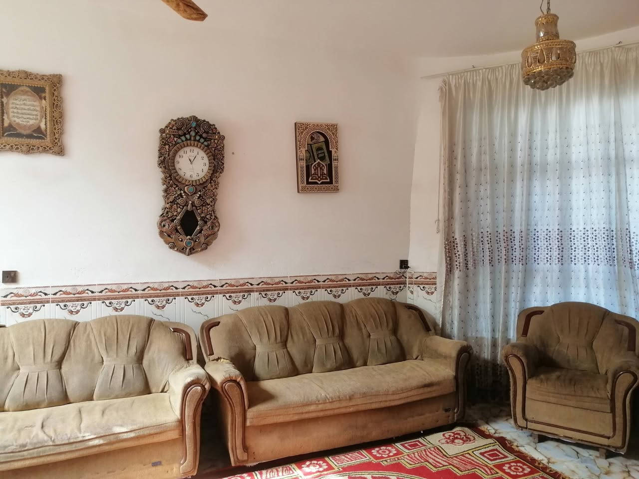 بيت للبيع المساحه ١٦٢ ركن مربع قريب على المدارس الاساور في سيف سعد تفاصيل أكثر خاص أو الاتصال على الرقم ***********
