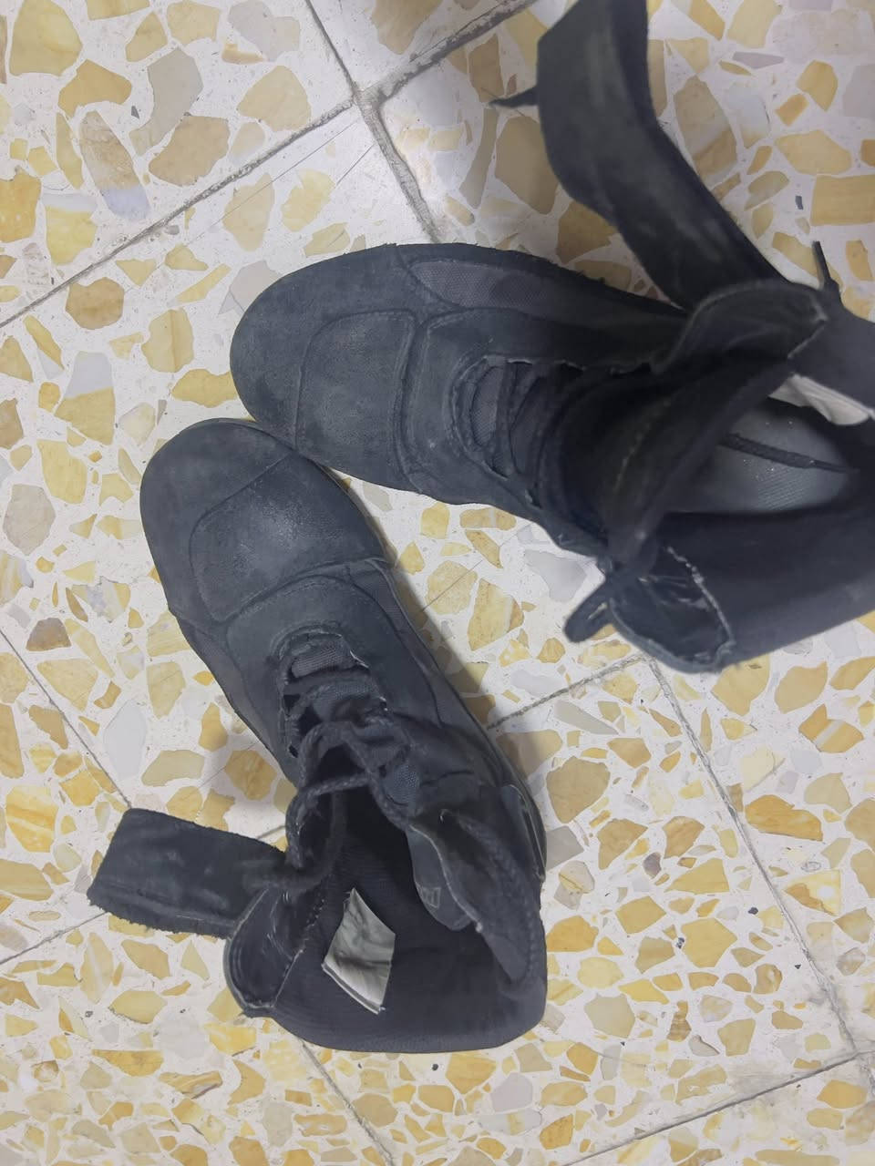 السلام عليكم قمصلة وبنطلون سيفتي كامل سعر ٥٠
بوت سعر ١٠ قماش سيفتي قياس ٤٢/٤٣
اتصال ***********
