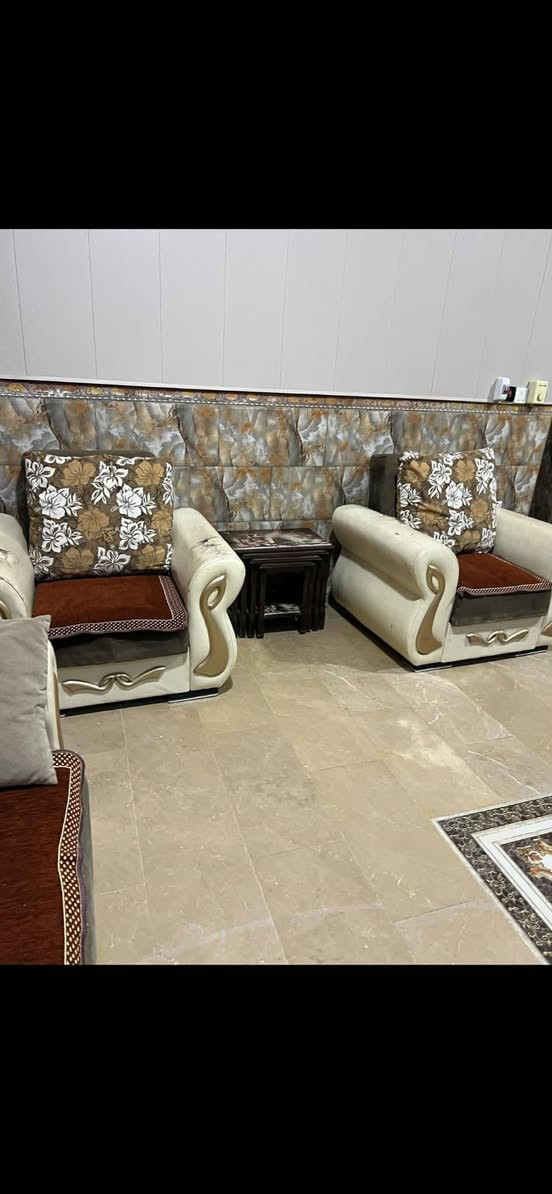 سلام عليكم تخم وكاونتر مطبخ للبيع للستفسار الاتصال عل رقم ***********
