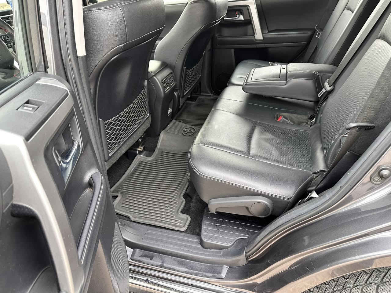 للبيع تويوتا فوررنرموديل 22 السياره ليمتد 7راكب فورويل السياره كلين مكفوله كفاله عامه رقم اربيل بأسمي ماشيه 29000الف ميل السعر 39 الف للاتصال ***********
