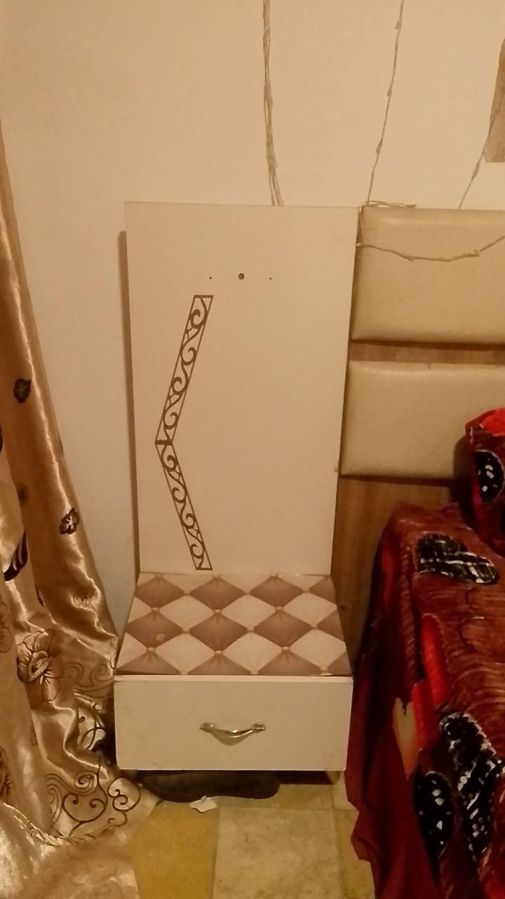 السلام عليكم عندي الغرفه خشاب مستعمله السعر (400الف )ابيه مجال الغرفه نضيفه ابس عيبه المجر 
الخير مضروب من الطرف يرجى الاتصال والاستفسار ع رقم الهاتف ***********
مكاني بغداد العامريه
