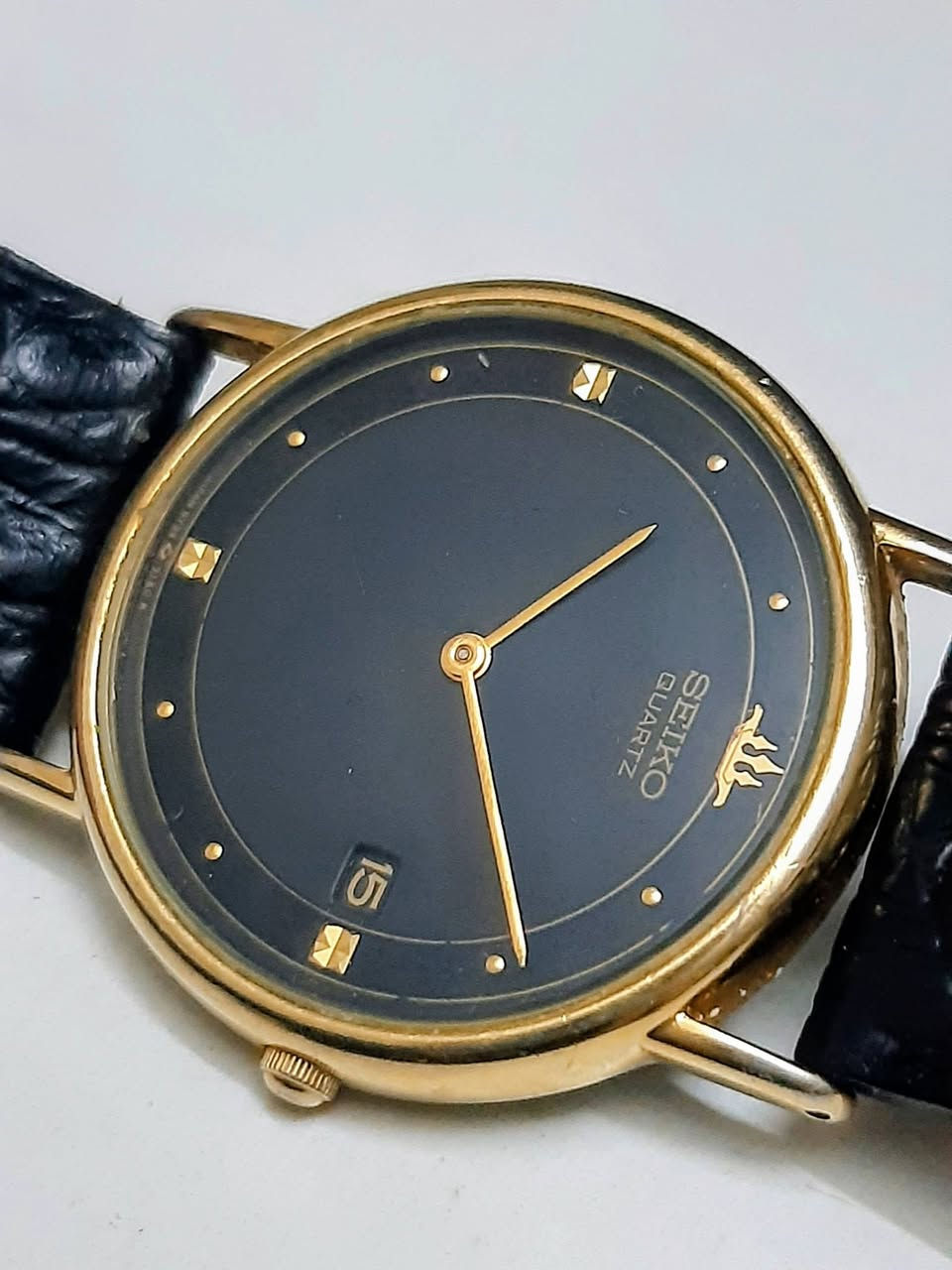 السلام عليكم .
#سيكو_كالكسي
إنتاج اليابان القديم 1995 فنتج نظام الميلين طلاء ذهب نافذة لعرض التاريخ الشهري قطر 32
ملم كلاسك تناسب الجنسين 
رجالي نسائي .
نظافة تامة .


**إذا كنت صاحب هذا الإعلان وتريد حذفه لأي سبب، رجاءا أرسل رسالة إلى الدعم الفني**