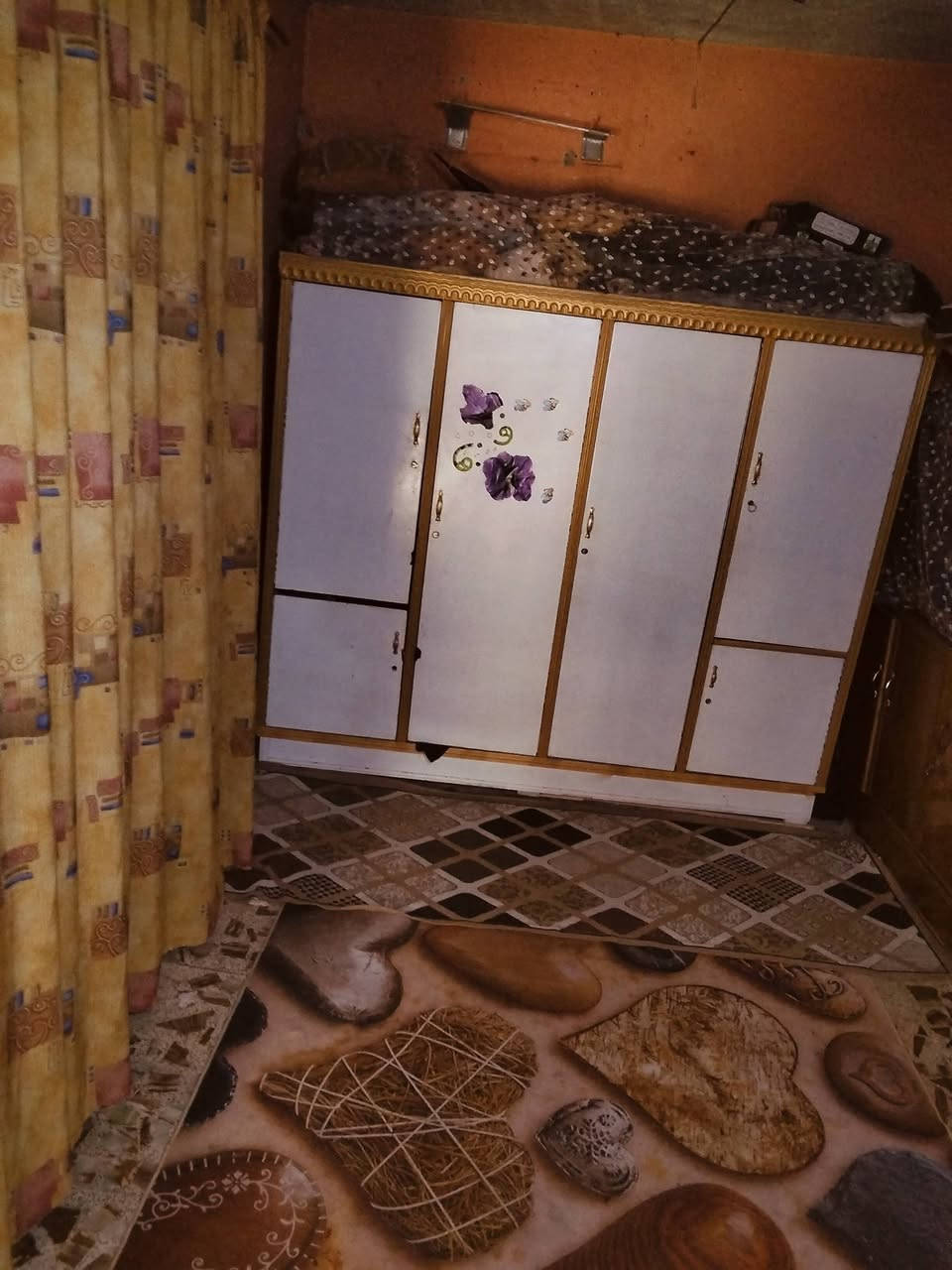 بيت للبيع خلف مدرسه الامراء مساحة 100 متر زراعي لستفسار على الاتصال ***********
