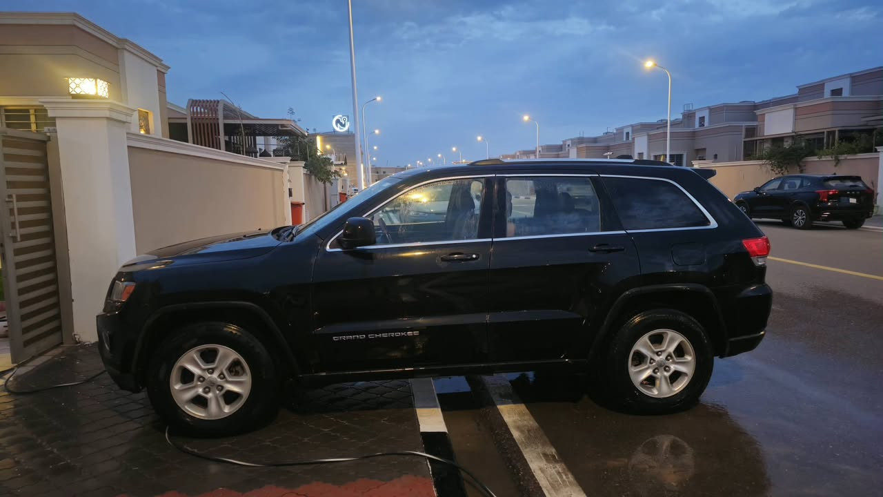 كراند شيروكي لاريدو
السعر (( ١٧٩ ))
موديل 2014
وارد ماشي 112 ميل قابل للزيادة
رقم بصرة ومكانها بصرة 
السعر 179 ورقة
تواصل واتساب
***********
