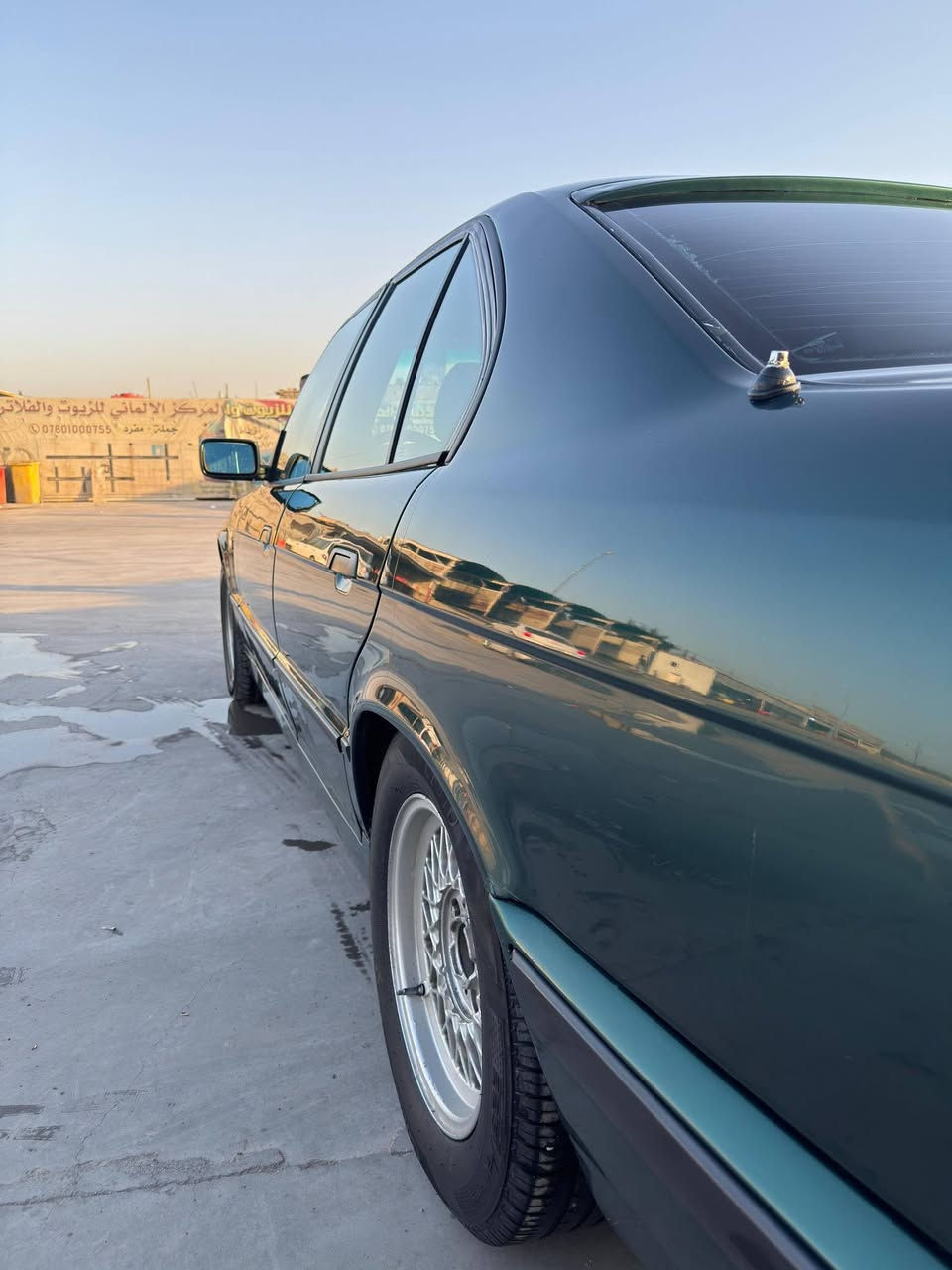 السلام عليكم من رخصه ادمن بي ام دبليو حجم 525اصل  
بليته وسنويه رقم جديده هزه جديده سنويه الى 2030
موديل 93.بجم عريض 
كفاله بدون دكه جاكوج بخ جماليه 
محرك فانوس 
كير 3وظعيات قياده 
لايت امريكي 
تبريد ثلج 
تخم تاير 
حداديه طوبه 
منظومه بانزين 
منظومه ماي 
كهربائيات بلاد 
مانقص بيها كلبسه 
لون زيتوني متغير 
غرفه جلد اسود بلجيس 
مكان السياره البصره 
*********** وات ساب 
*********** اتصال 
السعر 85  وبيها مجال لشراي 
والسوك كلشي ومعروف 
هاي سياره جديده والف 
عافيه على الياخذها مايذب 
عليها الف دينار تراي السياره 
260 شرط من البصره لزاخو 
لمايشتري لايكسر بحلال الناس 
وتحياتي الكم جميعا
