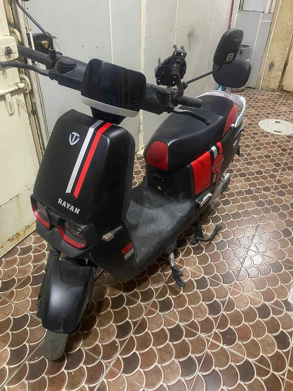 دراجه شحن ريان ام اعيون جديده ماشيه ١٩ km سعر ٨٥٠٠٠٠ الف بيه مجال  بغداد حي المعلمين مشتل ***********
