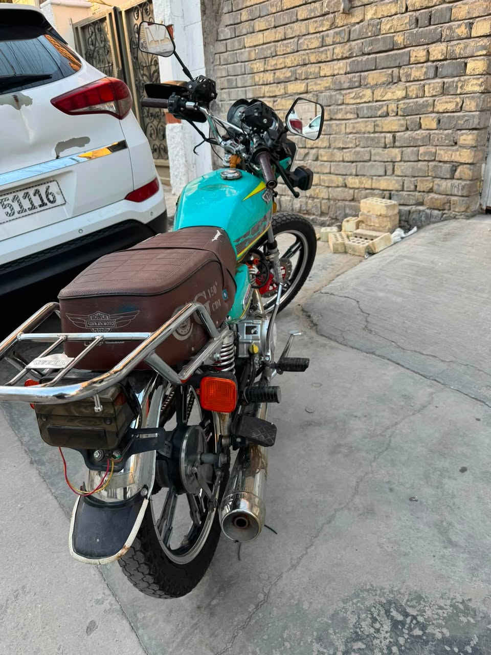 السلام عليكم دراجه سولنك 5 كير 200 cc للبيع كلشي شغال نقصها فقط شاشه السعر 650 الف وبيها مجال العنوان بغداد / الشعب رقم الهاتف ***********
