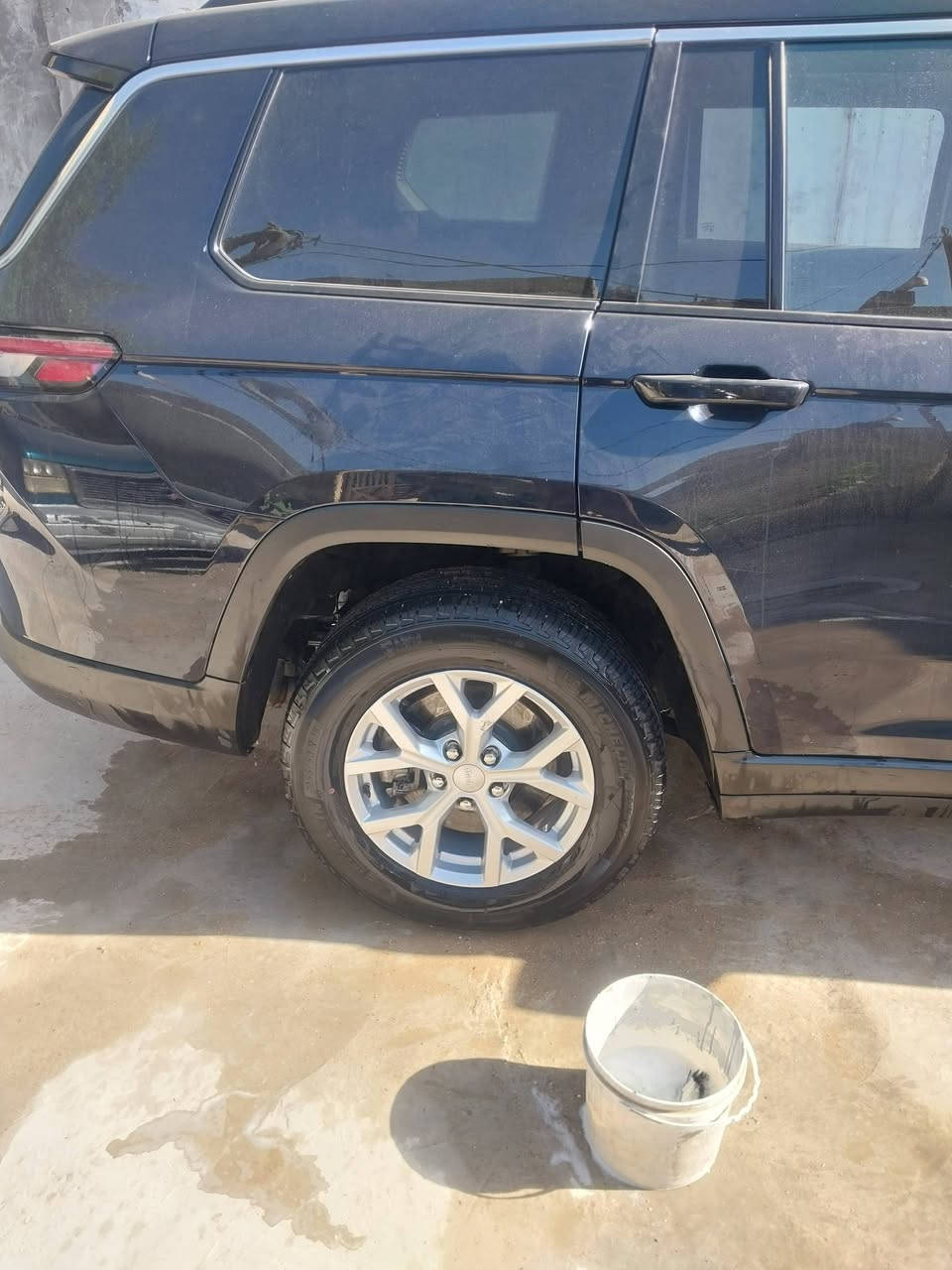جيب شيروكي جراند 2023
ماشيه 10 الف ميل

حادث داعمه رصيف وراجعه التايرات على الجاملغات صاير صبغ قليل بالجاملغات مثل الهلال صور الحادث موجوده

6 راكب Vib تبريد مركزي بنوراما طويله تدفئة كشنات 4 انضمة قياده والسياره جكات لون اسود كذاب

استخدام قليل جدا شاهد الله 

والمواصفات واضحه بالصور 

مكانها بغداد مدينة الصدر 

سعر 289 وبيهه مجال للطيبين

***********. للأتصال

